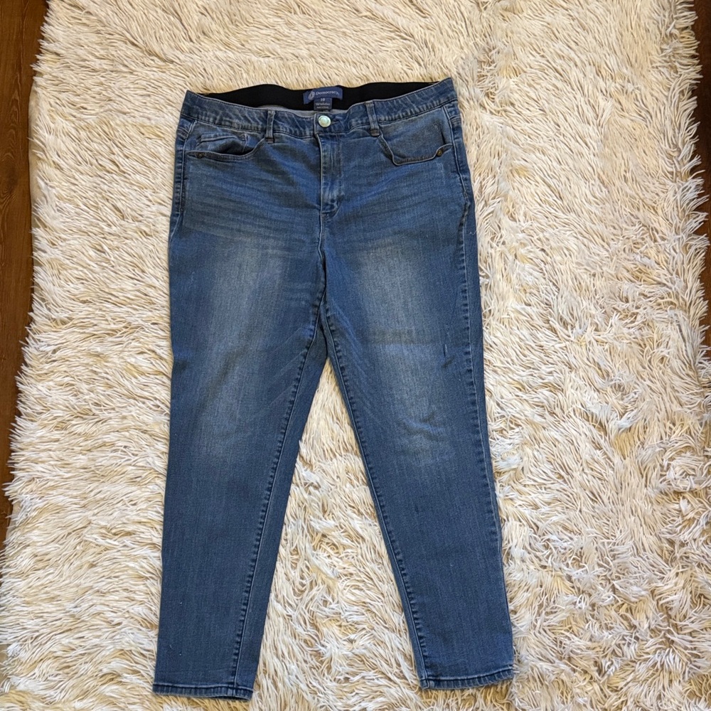 Democracy Women's Cropped Blue Jeans